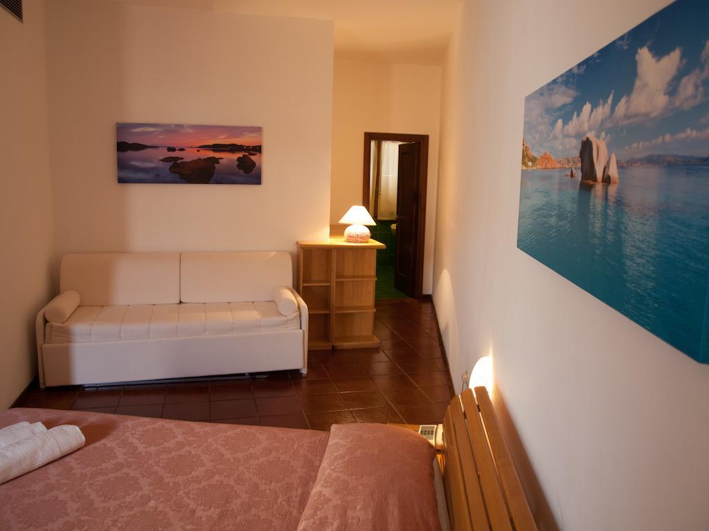 Hotel Garibaldi La Maddalena (Sassari) Quarto foto