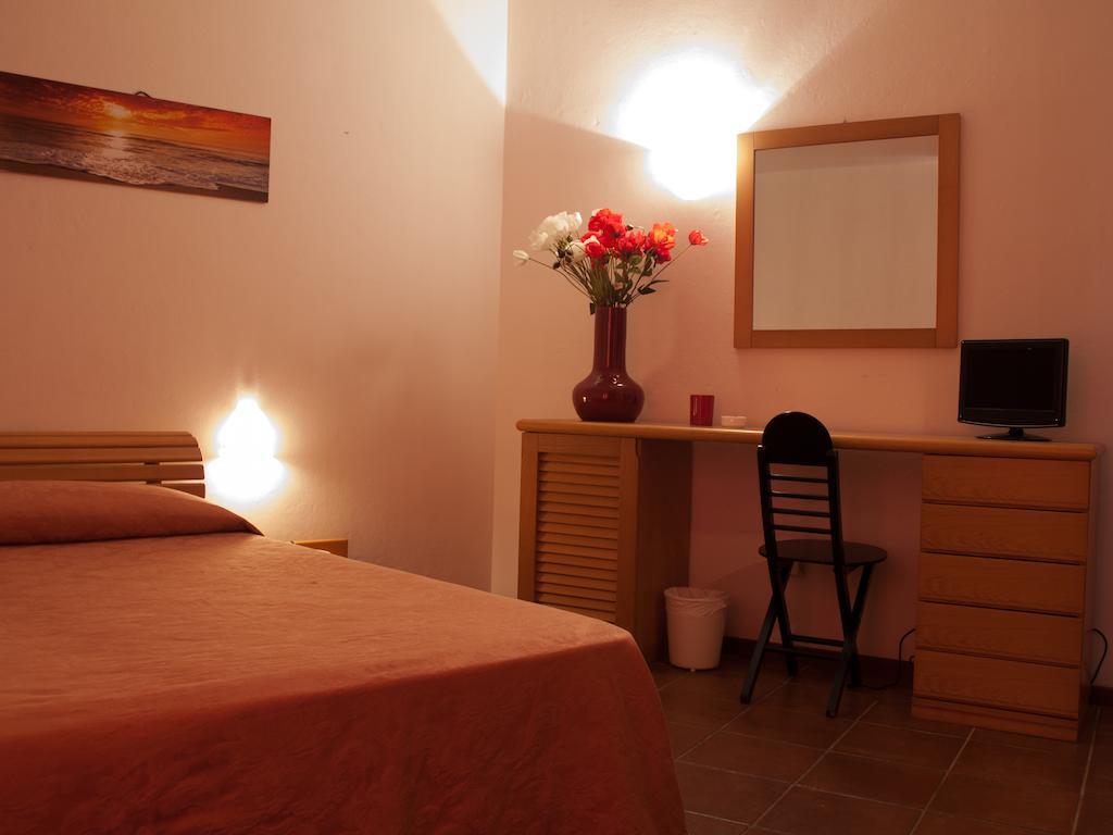 Hotel Garibaldi La Maddalena (Sassari) Quarto foto